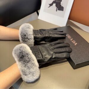 Prada Black Gloves with Soft Gray Fur